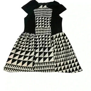 Mantra Brand Women’s size small black and White geometric dresss. Cap sleeve